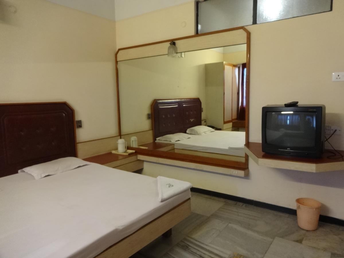 Hotel Padmam Мадурай Екстериор снимка