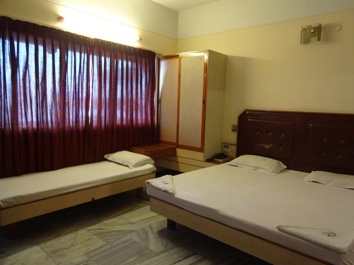 Hotel Padmam Мадурай Екстериор снимка