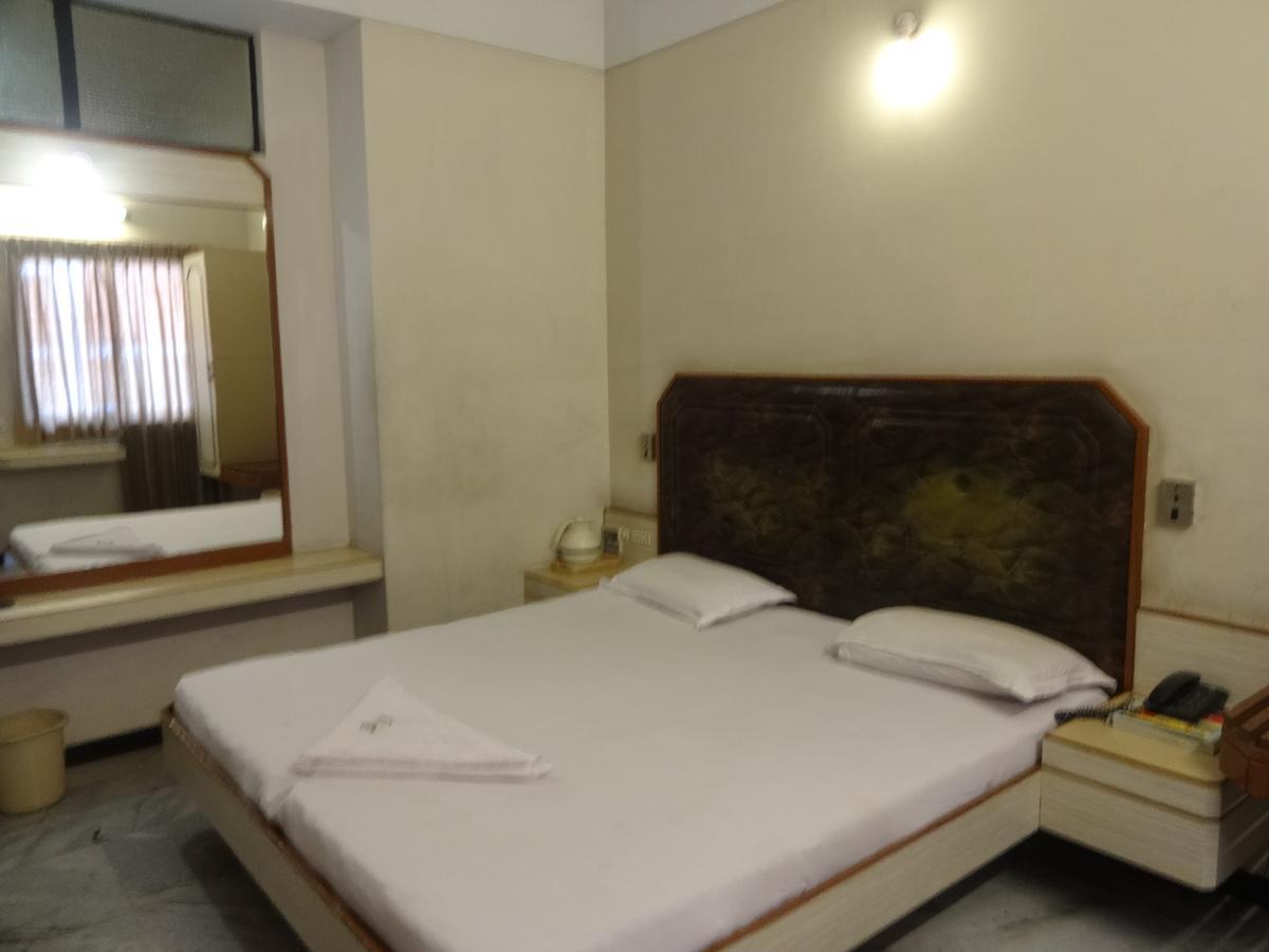 Hotel Padmam Мадурай Екстериор снимка