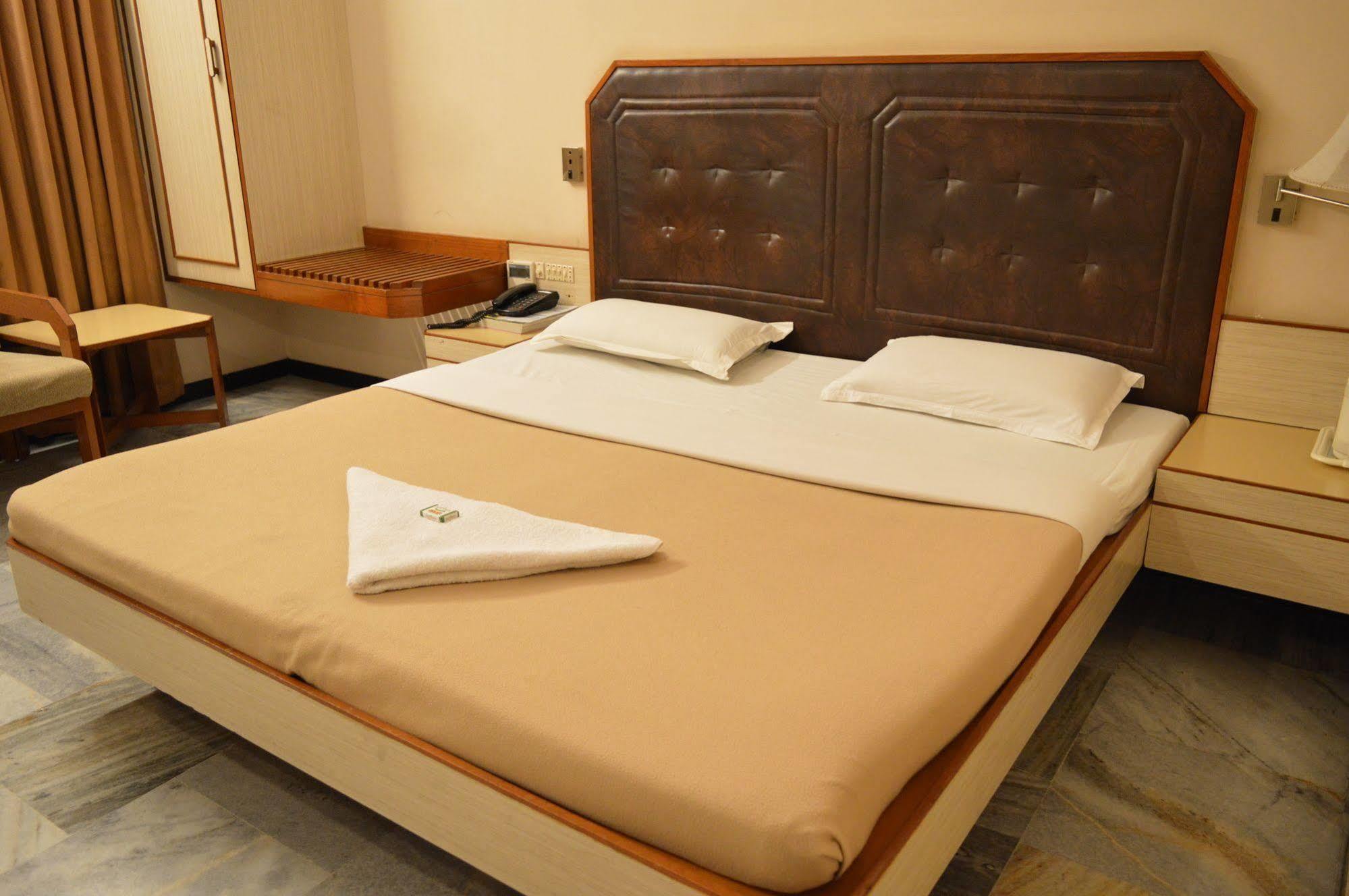Hotel Padmam Мадурай Екстериор снимка