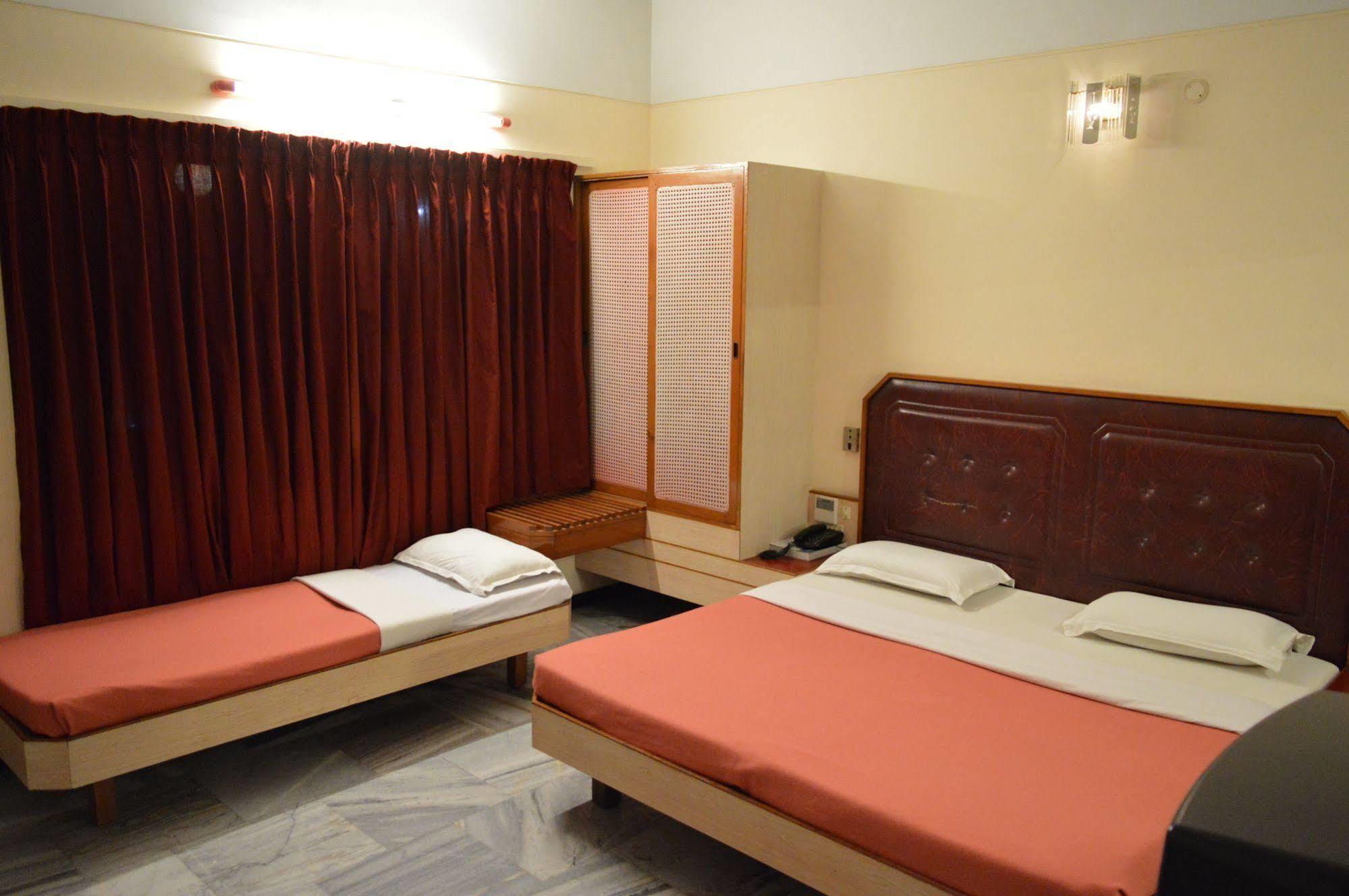 Hotel Padmam Мадурай Екстериор снимка
